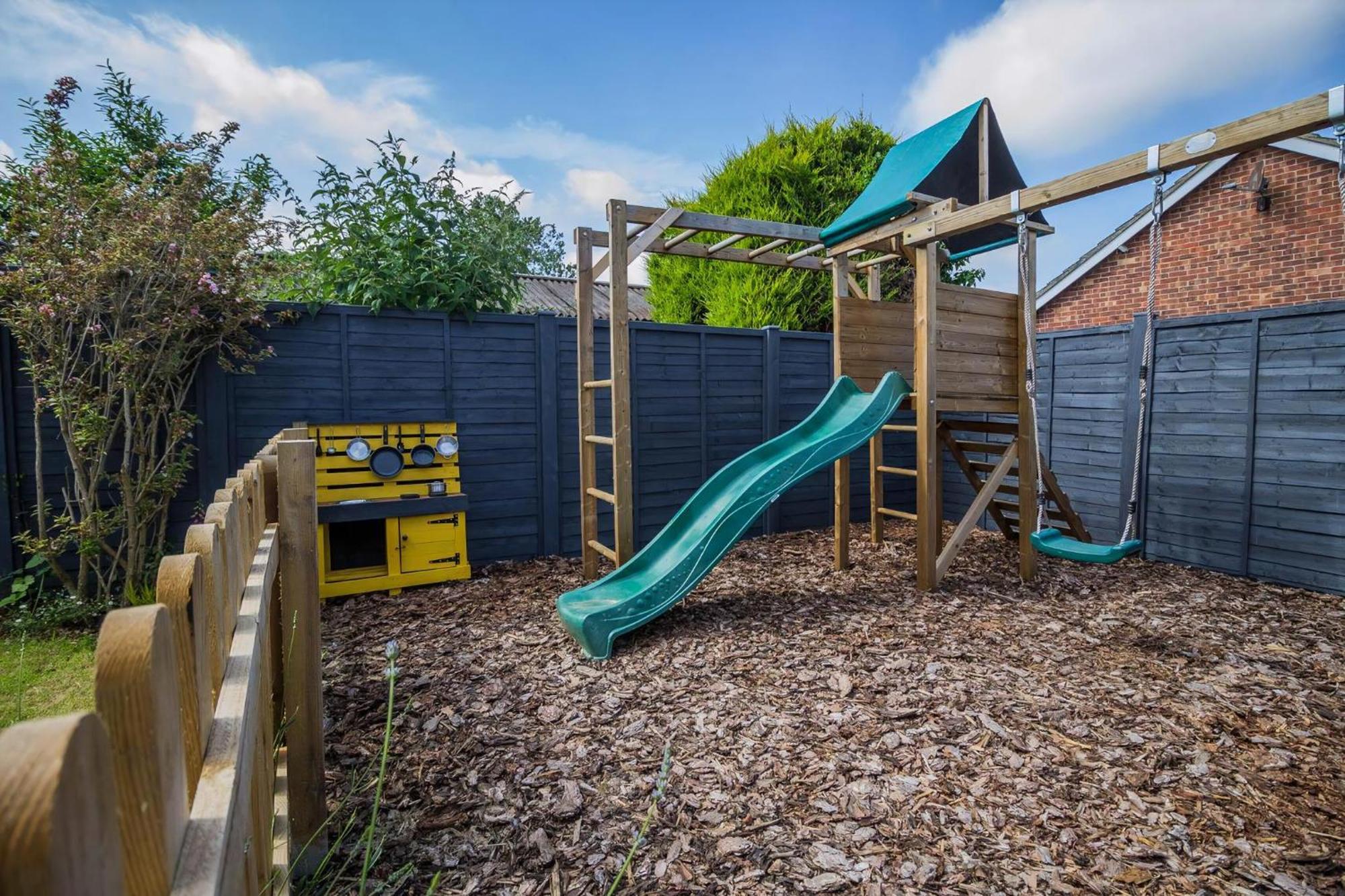 Stunning With A Private Hot Tub And Sauna In Norfolk Ref 99003ac Holiday home Lessingham
