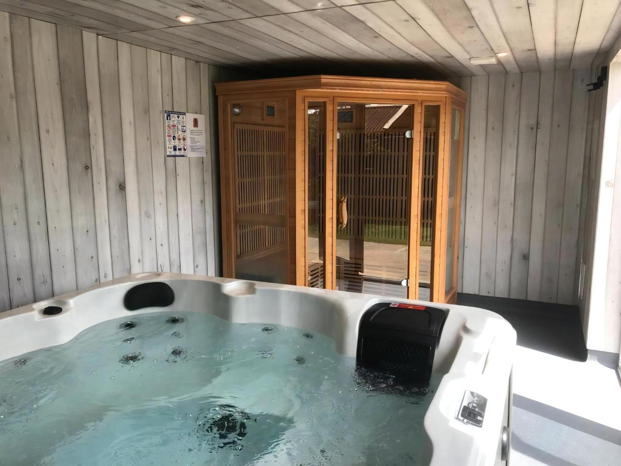 Holiday home Stunning With A Private Hot Tub And Sauna In Norfolk Ref 99003ac Lessingham